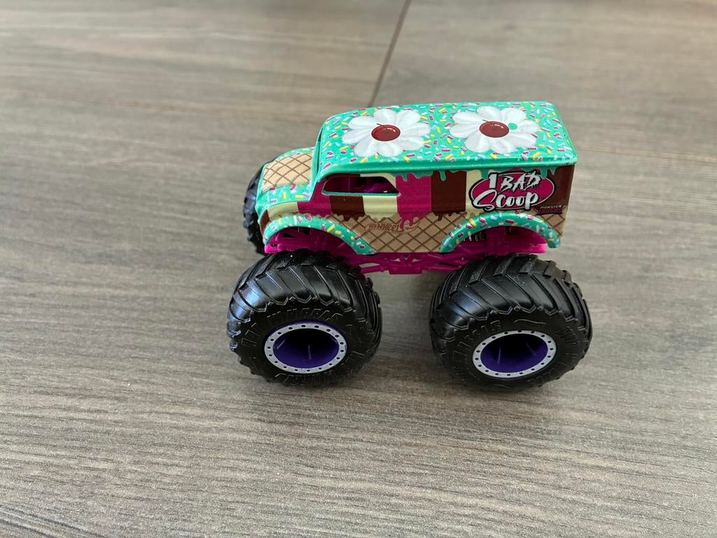 Hot Wheels Monster Trucks 1 Bad Scoop, Kinderen en Baby's, Speelgoed | Speelgoedvoertuigen, Gebruikt, Ophalen