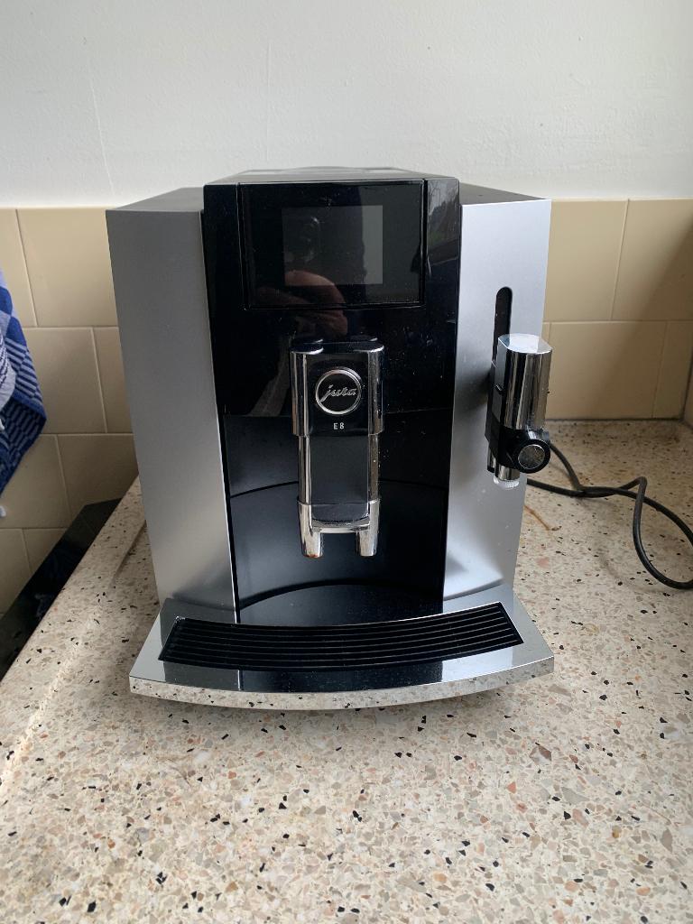 Jura E8 koffiemachine en benodigdheden, Ophalen, Afneembaar waterreservoir, Koffiemachine, Gemalen koffie