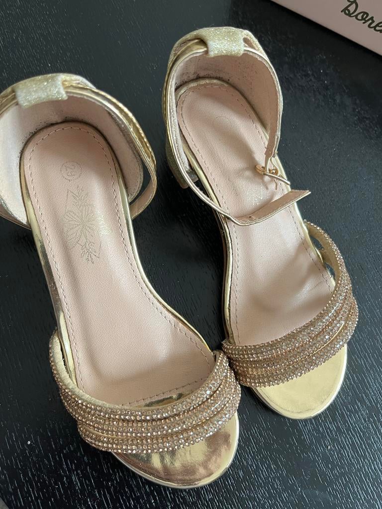Gouden sandaaltjes met glitters maat 29, Ophalen of Verzenden, Gebruikt, Meisje, Schoenen