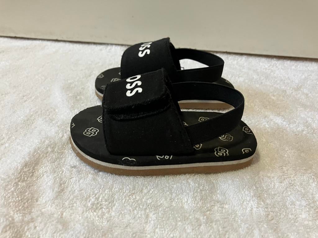 Baby sandalen zwart maat 21 hugo boss, Kinderen en Baby's, Overige typen, Ophalen of Verzenden, Zo goed als nieuw, Jongetje