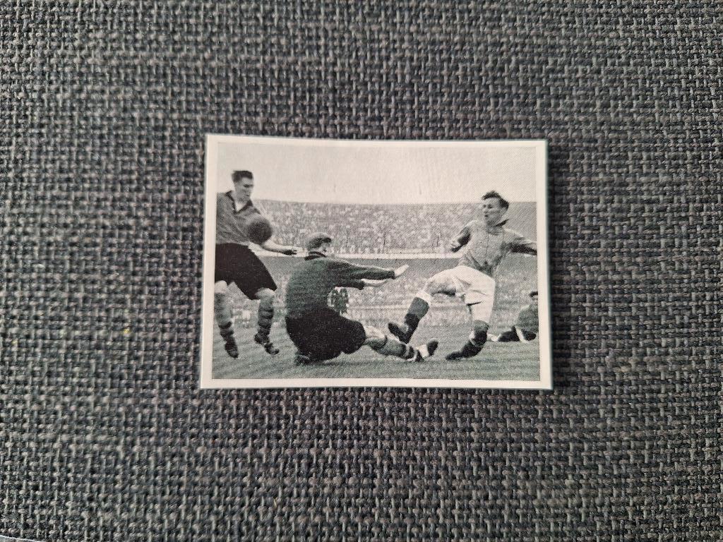 Voetbalplaatje Abe Lenstra jaren 50, Verzenden