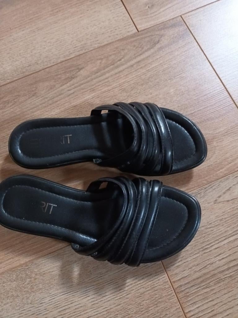 Zwarte esprit slippers maat 37, Ophalen of Verzenden, Zo goed als nieuw, Zwart