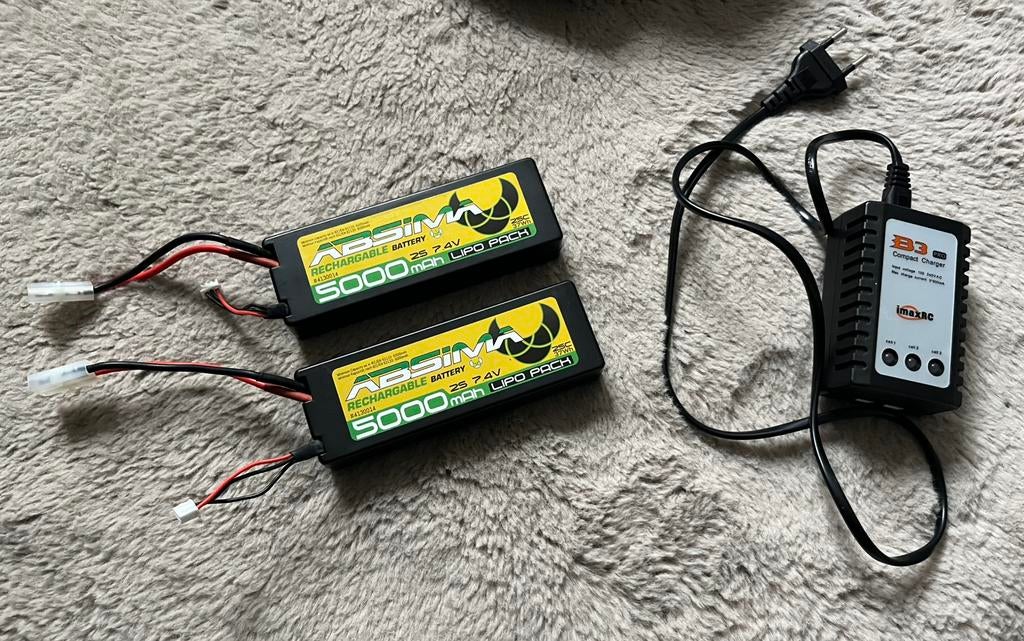 2 lipo batterijen voor voerboten etc inc lipo lader, Hobby en Vrije tijd, Modelbouw | Radiografisch | Auto's, Ophalen of Verzenden