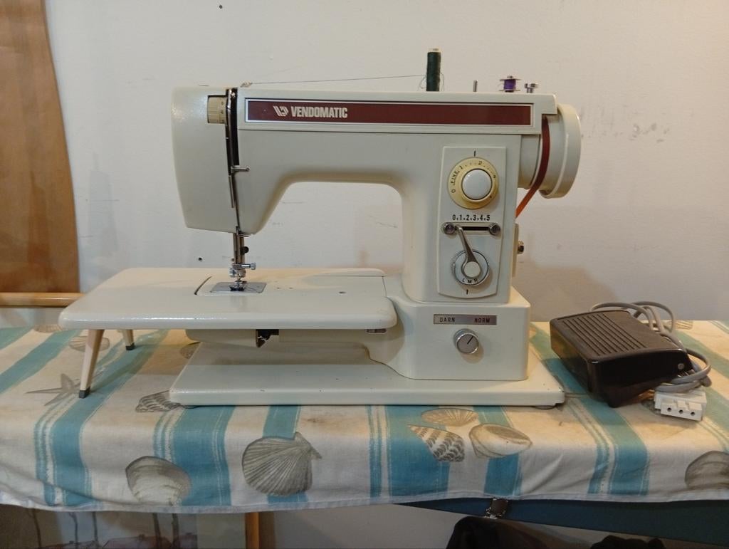 Vendomatic naaimachine, Ophalen of Verzenden, Zo goed als nieuw, Naaimachine, Overige merken
