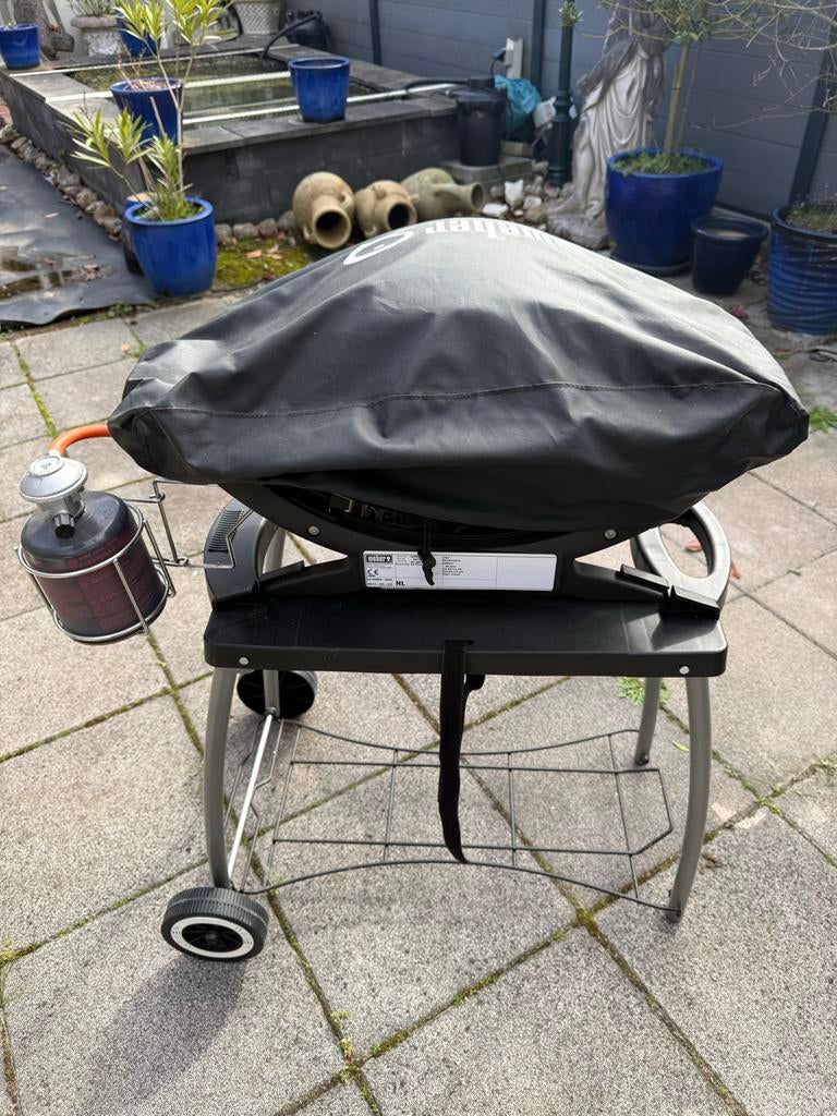 Weber gas barbecue met hoes en standaard, Ophalen, Zo goed als nieuw