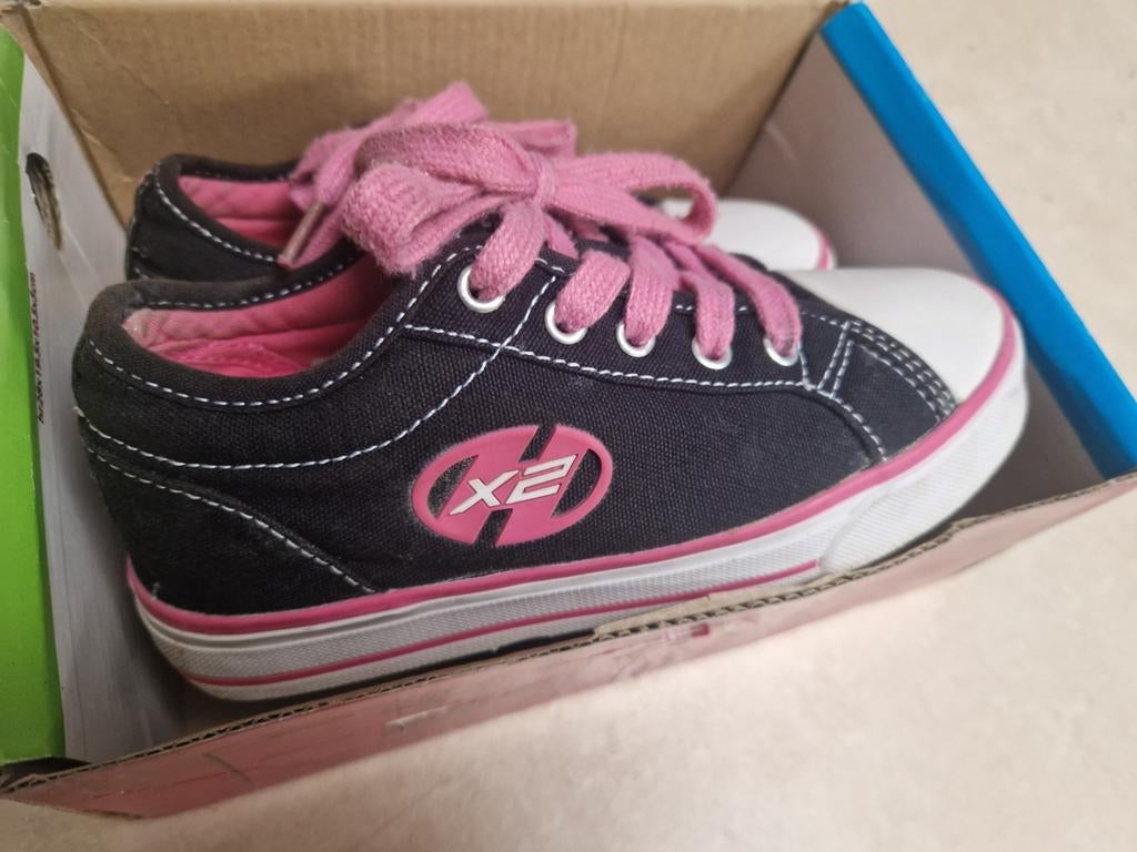 Heelys X2 rolschoenen zwart met roze veters, Verzenden, Zo goed als nieuw, Kinderen