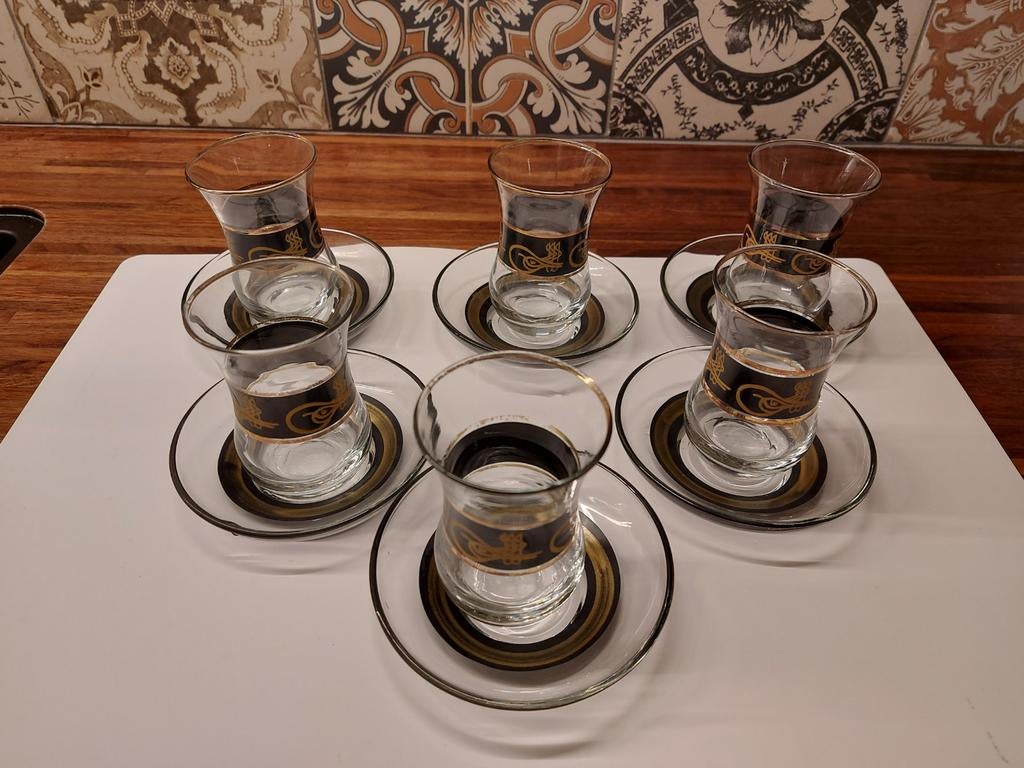 Turks theeservies 6 kop en schotel zwart goud, Ophalen