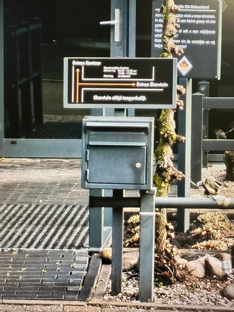 Brievenbus op paal (staal) met bordhouder, Tuin en Terras, Brievenbussen, Ophalen, Gebruikt, Staal, Staande brievenbus