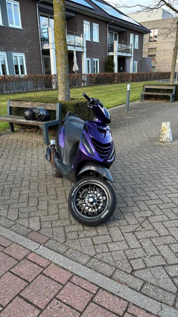 Piaggio Zip 2t 𝗪𝗔𝗔𝗥𝗗𝗘𝗣𝗘𝗜𝗟𝗜𝗡𝗚, Fietsen en Brommers, Scooters | Piaggio, Zo goed als nieuw, Zip, Ophalen