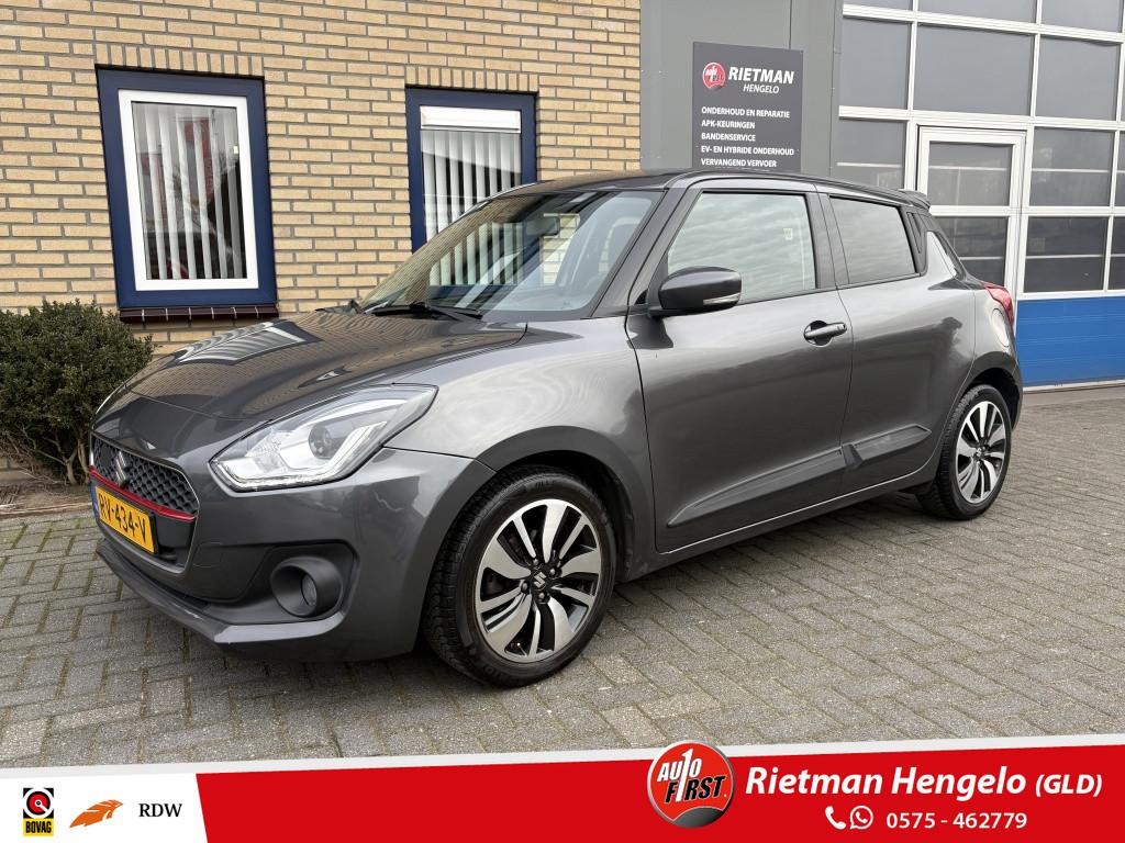 Suzuki Swift 82KW 1.0 Stijl Smart Hybr CARPLAY-CAMERA-TREKHA, Keurmerk '100% Onderhouden', Gebruikt, Euro 6, 850 kg