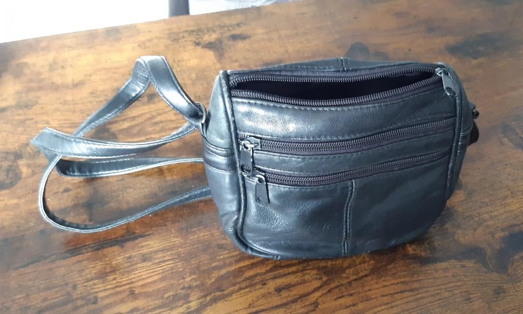 Zwarte lederen schoudertas met ritsen, Ophalen of Verzenden, Zo goed als nieuw, Zwart, Leer