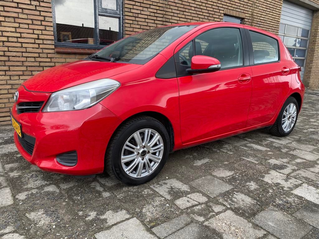 Toyota Yaris 1.3 Vvt-i 5-DRS VOL AUTOMAAT , DEALERONDERHOUD, Euro 5, Stof, 40 €/maand, Zwart