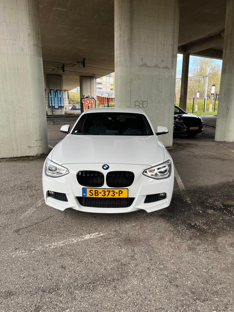 BMW 1-Serie 116i 136PK 5D 2014 Wit M Spot edition, 1-Serie, Zwart, 4 cilinders, USB
