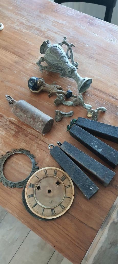 Diverse antieke onderdelen: klok, vaas, gewichten, etc., Antiek en Kunst, Antiek | Klokken, Ophalen of Verzenden
