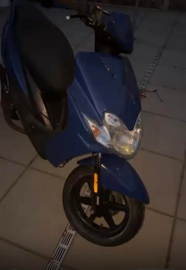 Yamaha Jog R 70cc, Fietsen en Brommers, Scooters | Kymco, Zo goed als nieuw, Overige modellen, Tweetakt, Ophalen