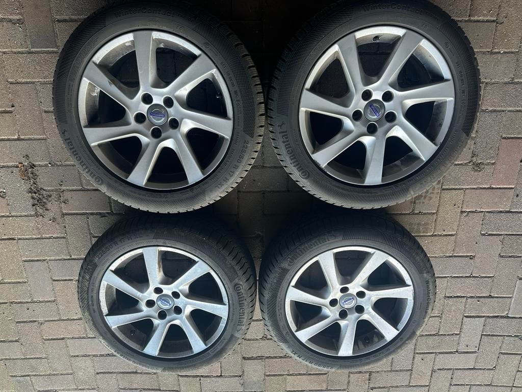 Volvo Winterbandenset V70 continental ruim profiel!, Auto-onderdelen, Banden en Velgen, Ophalen, Gebruikt, Banden en Velgen, 17 inch