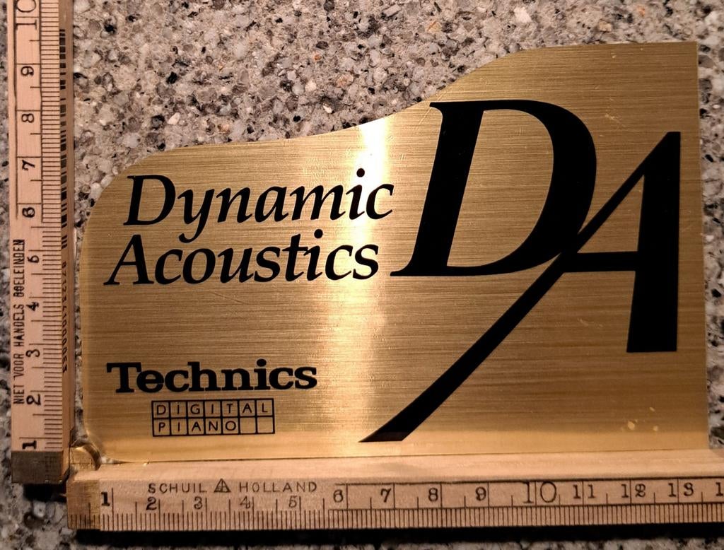 Goudkleurige vintage sticker Dynamic Acoustics Technics, Ophalen of Verzenden, Zo goed als nieuw, Overige typen