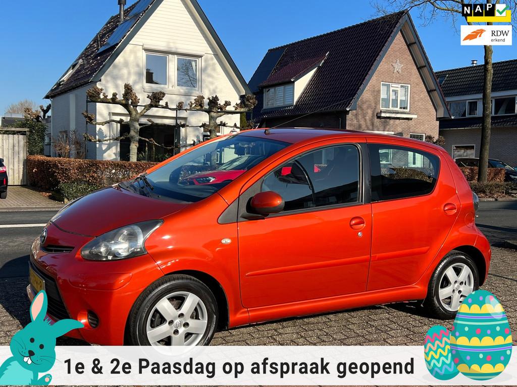 Toyota Aygo 1.0 VVT-i Comfort Orange NL-AUTO-NAP, Voorwielaandrijving, Euro 5, Stof, Gebruikt