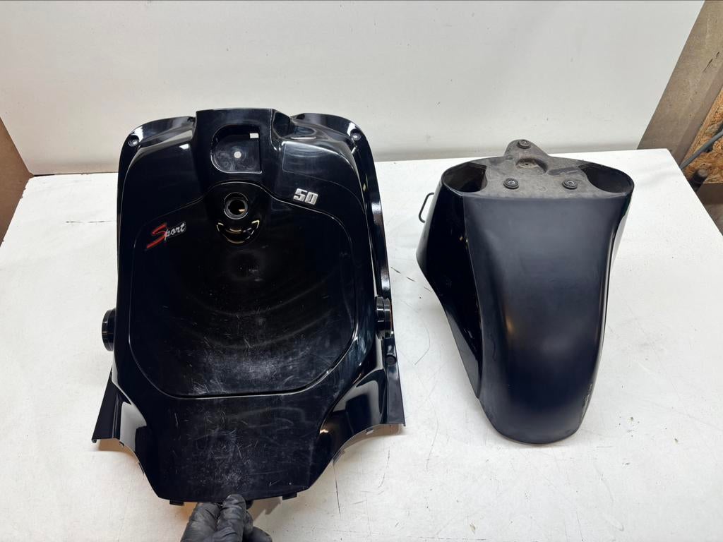 Veel onderdelen Sym Fiddle 3 Euro4 2018 brom, Fietsen en Brommers, Brommeronderdelen | Scooters, Gebruikt, SYM, Kap, Ophalen of Verzenden