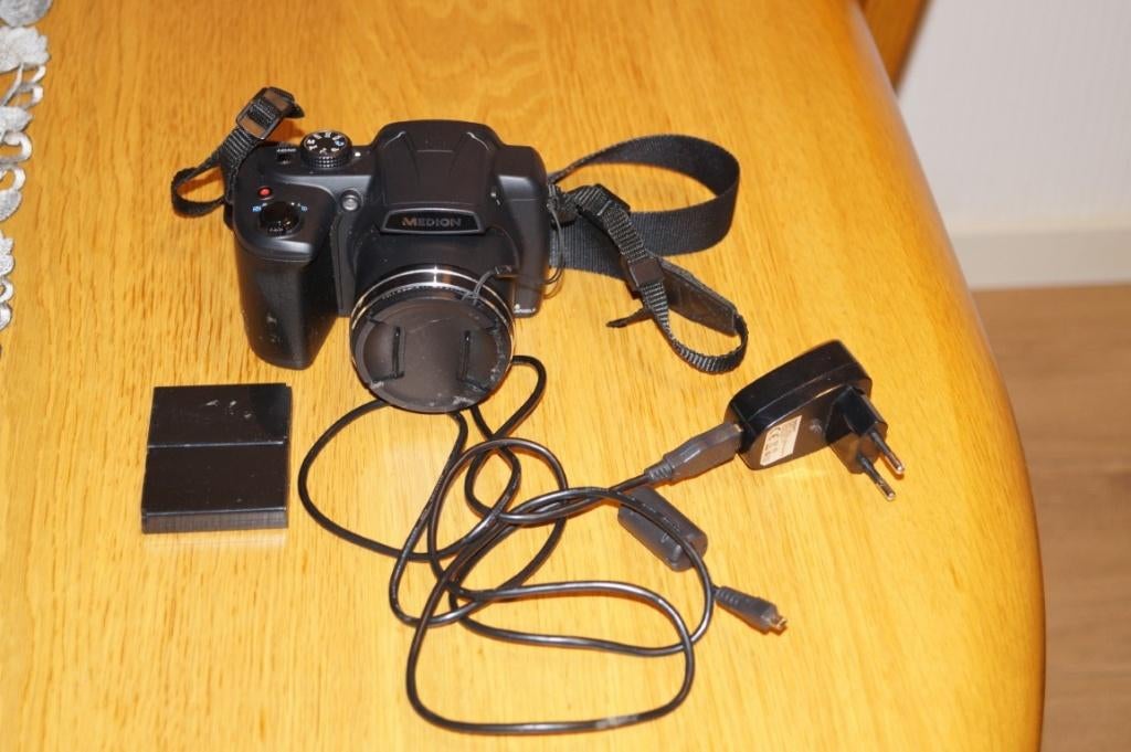 Medion digitale camera en JVC video camera, Audio, Tv en Foto, Fotocamera's Digitaal, Ophalen, Gebruikt, Compact, Overige Merken