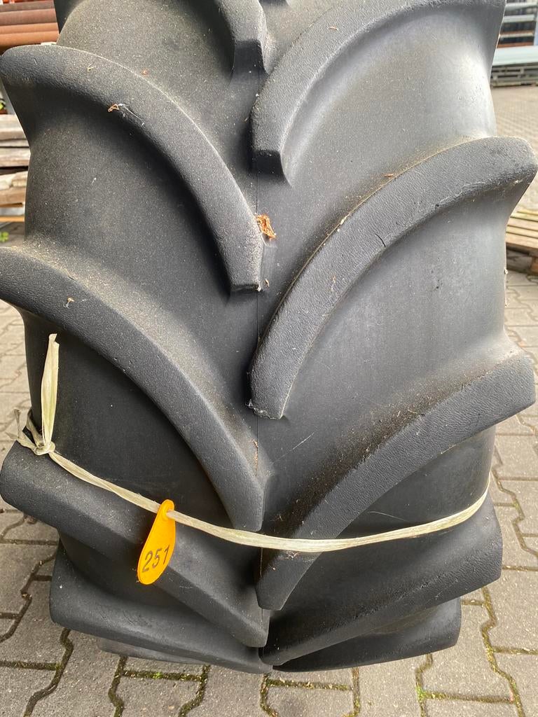 Tractorbanden en wagenbanden en dubbellucht en Minitrekker b, Ophalen