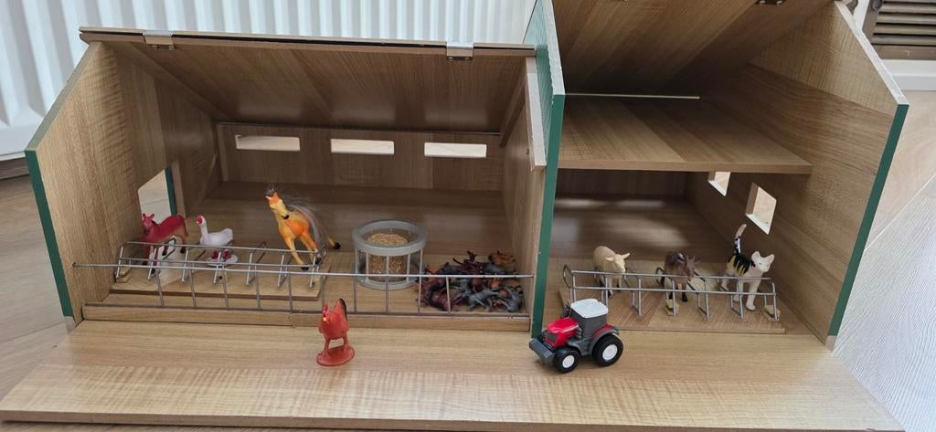 Speelgoedboerderij met dieren en tractor, Ophalen, Zo goed als nieuw, Poppenhuis