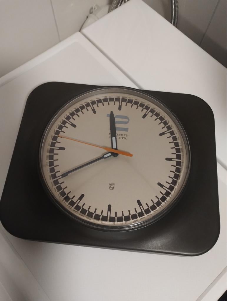 Vintage jaren zeventig Philips HF quartz wandklok, Ophalen of Verzenden, Gebruikt, Wandklok