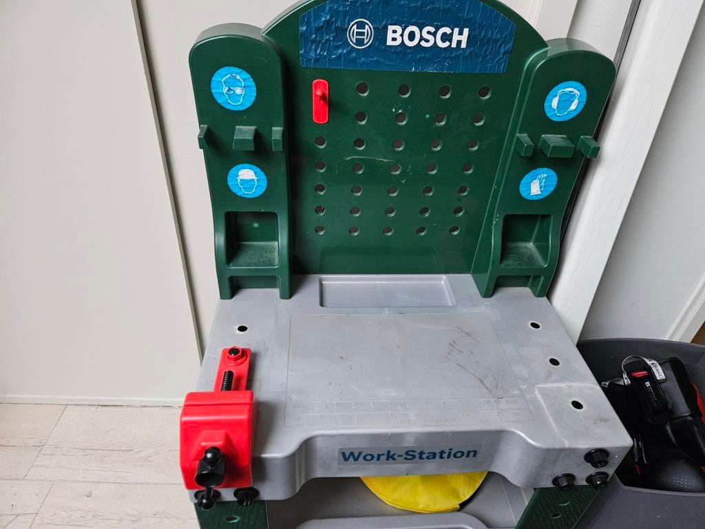 Speelgoed werkbank, Ophalen