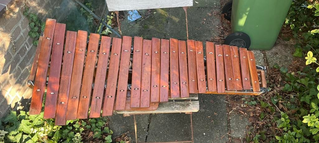 Oude handgemaakte marimba uit Nicaragua. (Volksintrument), Ophalen, Gebruikt, Melodische percussie