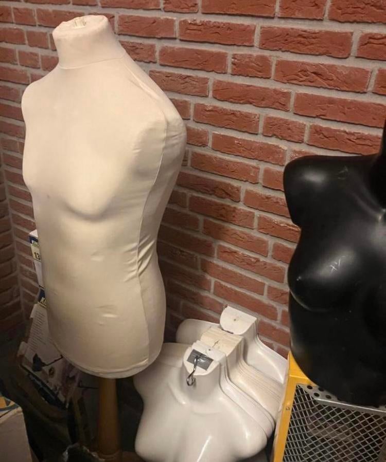 Torso’s 4 stuks,1paspop man , 14 hangpoppen vrouw in 1 koop, Hobby en Vrije tijd, Ophalen, Zo goed als nieuw, Paspop