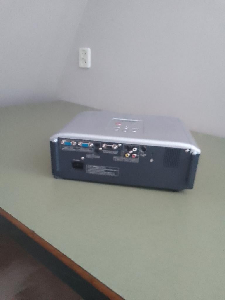 Te koop beamer sharp, Audio, Tv en Foto, Beamers, Ophalen, Overige resoluties, Sharp, Gebruikt