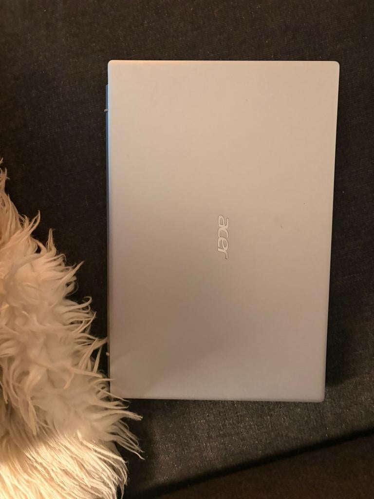 Acer Swift 3, 14 inch, werkt uitstekend, klein deukje en bon, Ophalen, Met videokaart, 2 tot 3 Ghz, Qwerty