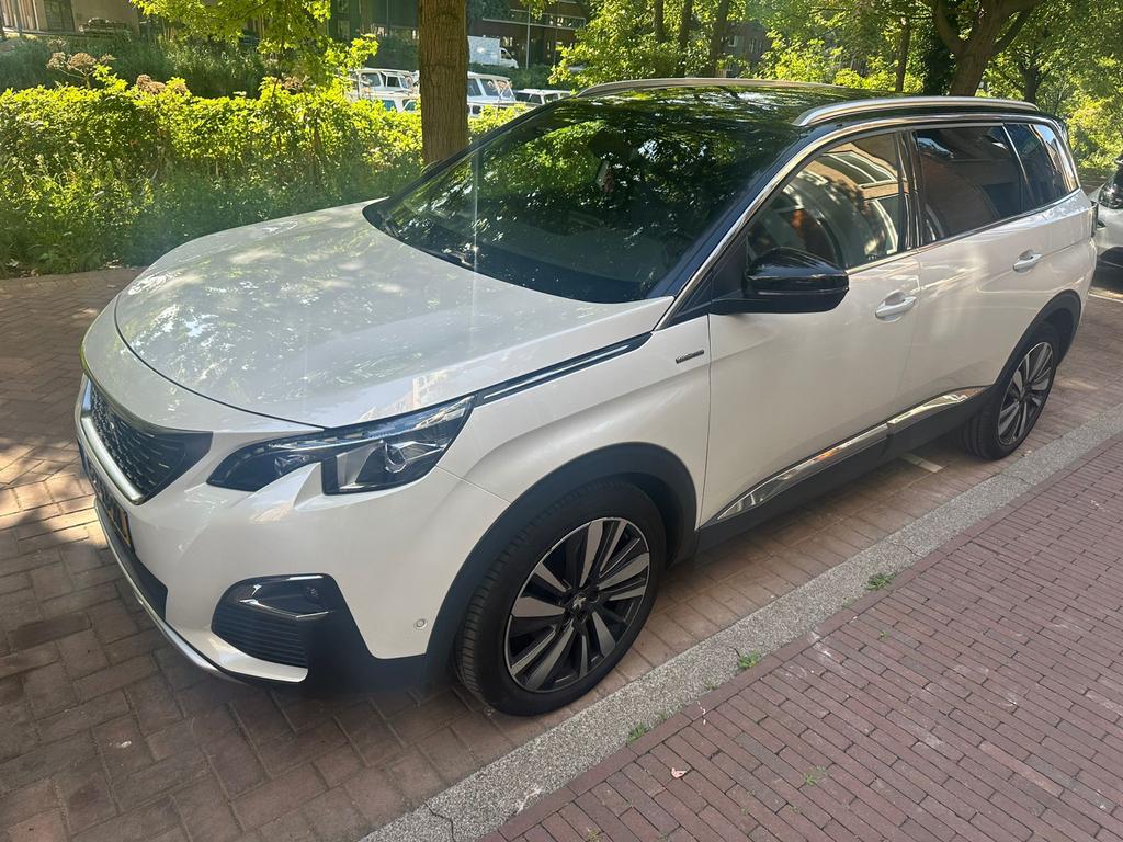 Peugeot 5008 1.2 Puretech 130pk S&S Advanced Grip Control, Auto's, Peugeot, Zwart, 1199 cc, 7 stoelen, Wit