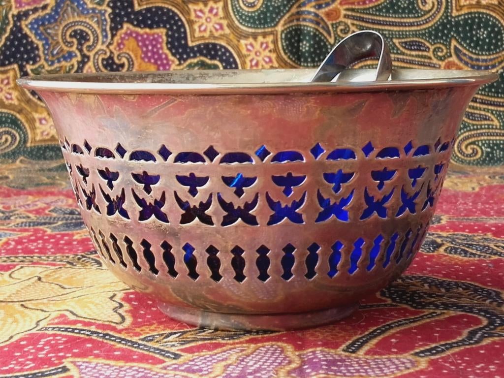 Antieke Engelse silverplate en blauw glas suikerpot met tang, Ophalen of Verzenden