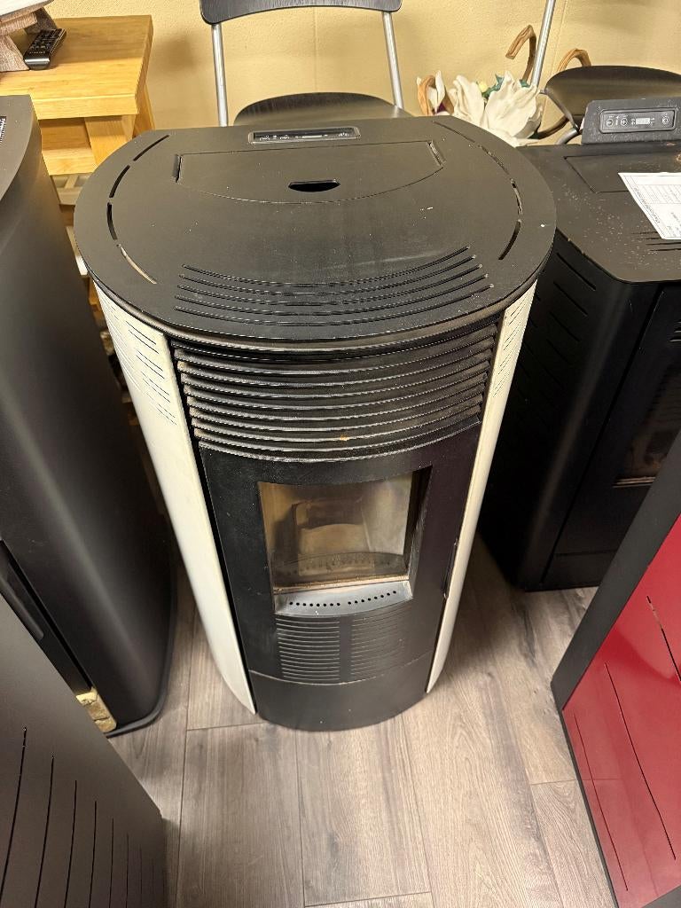 Artel Round 8kw pelletkachel - gebruikt, Huis en Inrichting, Kachels, Ophalen, Gebruikt, Pelletkachel, Vrijstaand