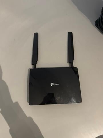 TP link 4G ROUTER, Computers en Software, Routers en Modems, Ophalen, Zo goed als nieuw, Router met modem, TP-Link