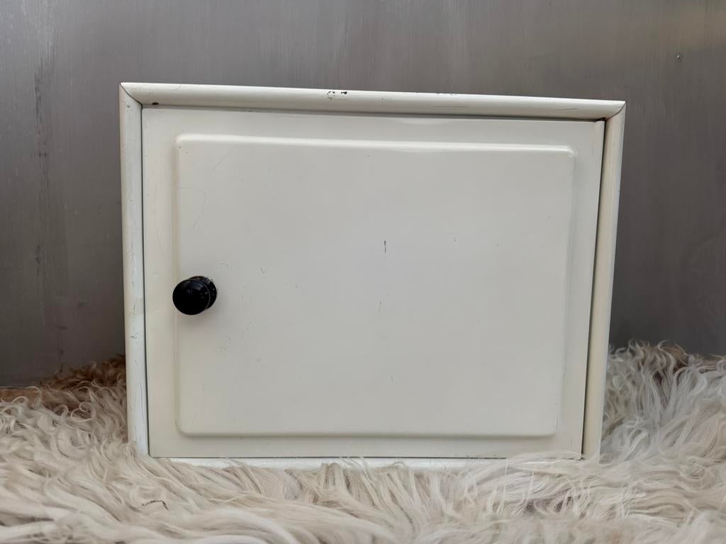 Vintage metalen medicijnkastje hangkastje kastje, Antiek en Kunst, Curiosa en Brocante, Ophalen of Verzenden