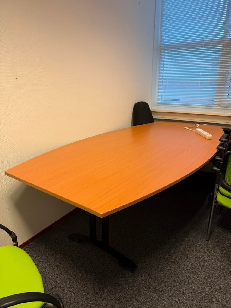Semi-ovalen vergadertafel, Huis en Inrichting, Bureaus, Ophalen, Gebruikt