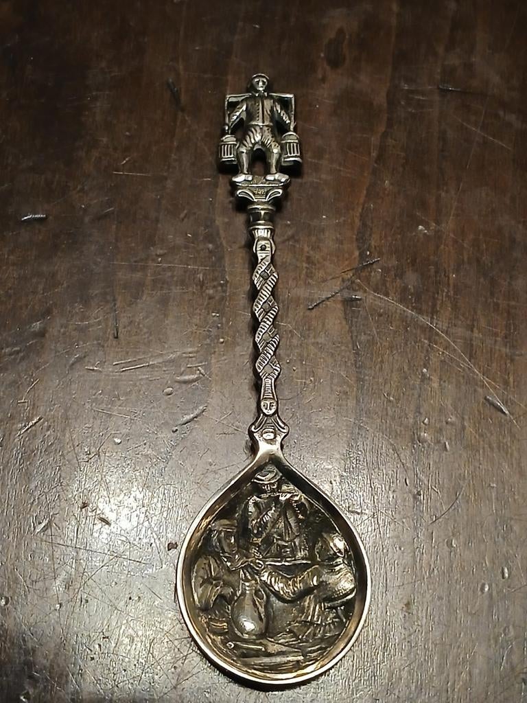 Antieke verzilverde lepel met tafereel, Antiek en Kunst, Antiek | Bestek, Ophalen of Verzenden