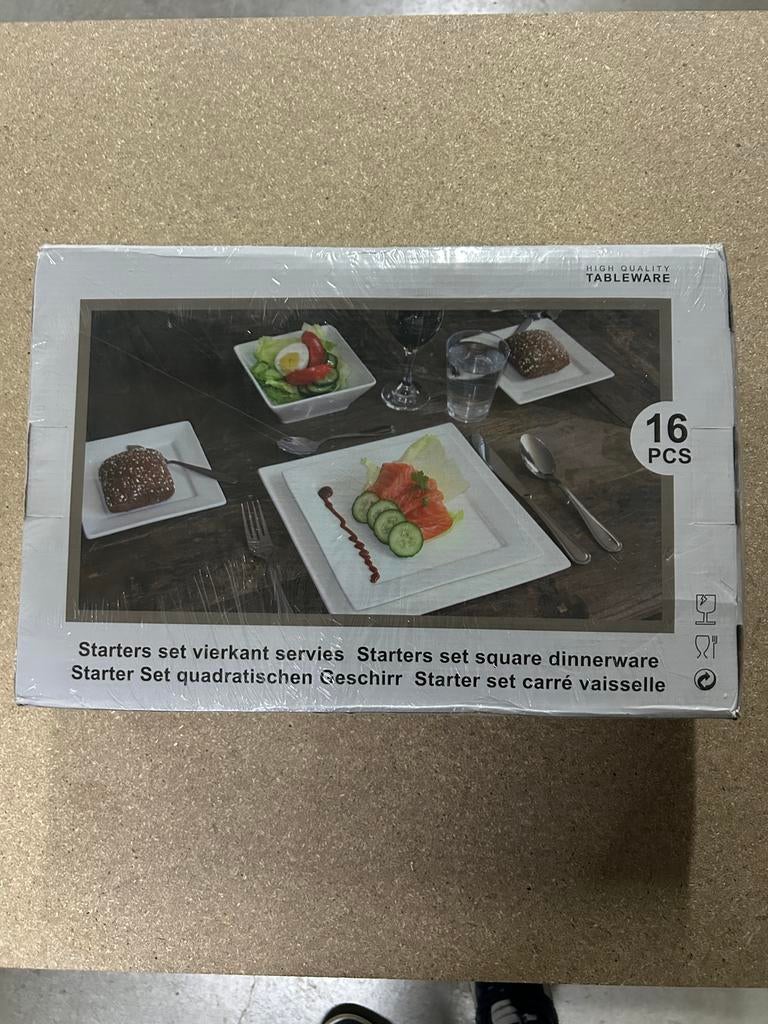 Serviesset 16-delig vierkant - Nieuw!, Huis en Inrichting, Keuken | Servies, Nieuw, Compleet servies, Effen, Keramiek, Ophalen