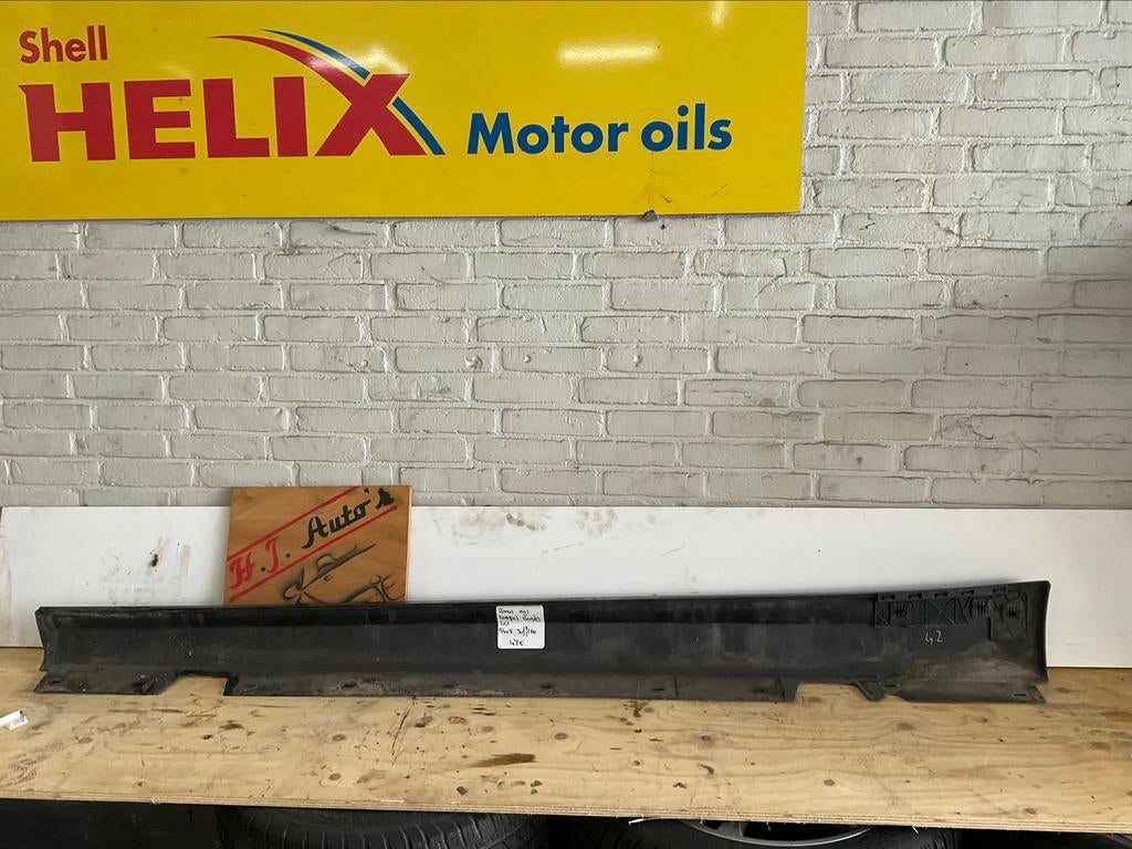 Sideskirt/dorpelkap rechts BMW E90,E91 Black Sapphire 475, Ophalen, Gebruikt