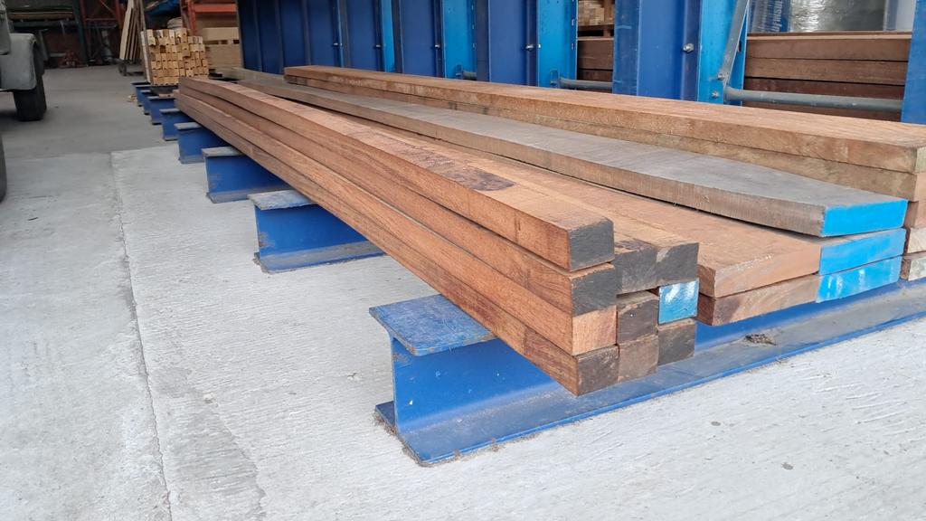 Partijtje Hardhout 4,5x6, Doe-het-zelf en Verbouw, Hout en Planken, Zo goed als nieuw, Plank, Overige houtsoorten, Minder dan 200 cm