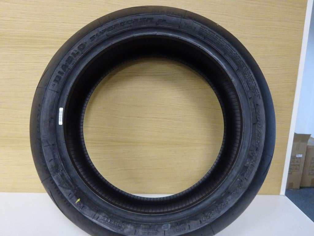 Achterband Pirelli Supercorsa, Ophalen, Nieuw