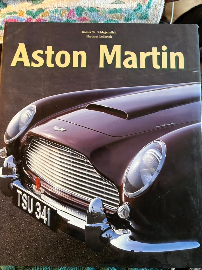 Aston Martin door Rainer Schlegelmilch, Boeken, Auto's | Boeken, Ophalen, Zo goed als nieuw, Overige merken