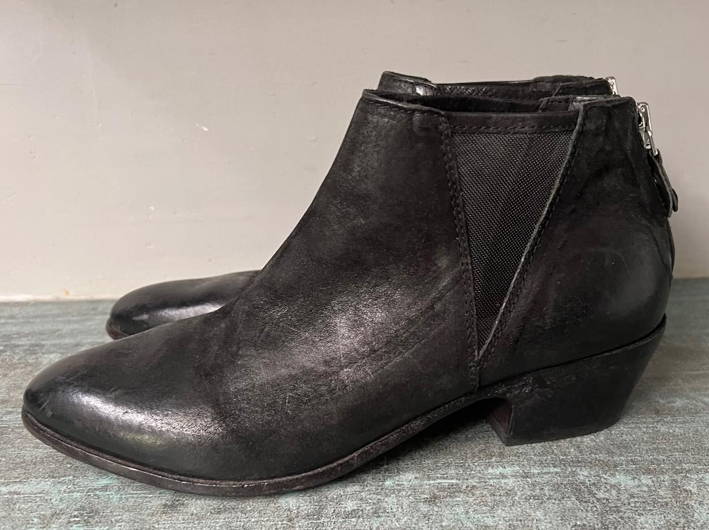 MOMA. Lage leren laarsjes. Mt 39 1/2., Kleding | Dames, Schoenen, Zwart, Lage of Enkellaarzen, Moma, Ophalen of Verzenden