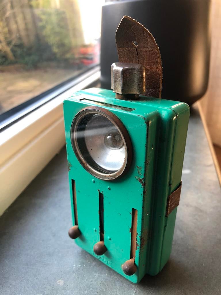 Oude lichtgroene Duitse ARTAS zaklamp - in werkende staat, Ophalen of Verzenden, Overige soorten, Duitsland, Overige typen