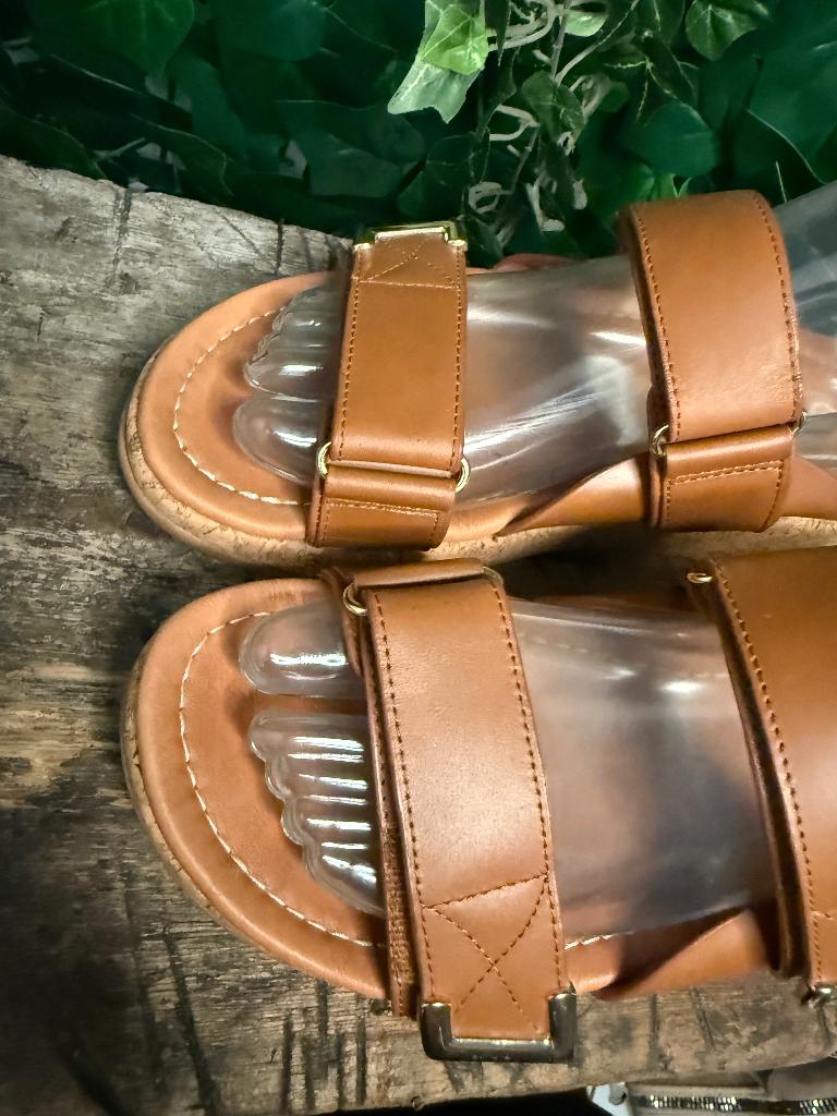 gewoon Nieuwe slippers van Fitflop maat 39, Bruin, Nieuw, Ophalen of Verzenden, Fitflop