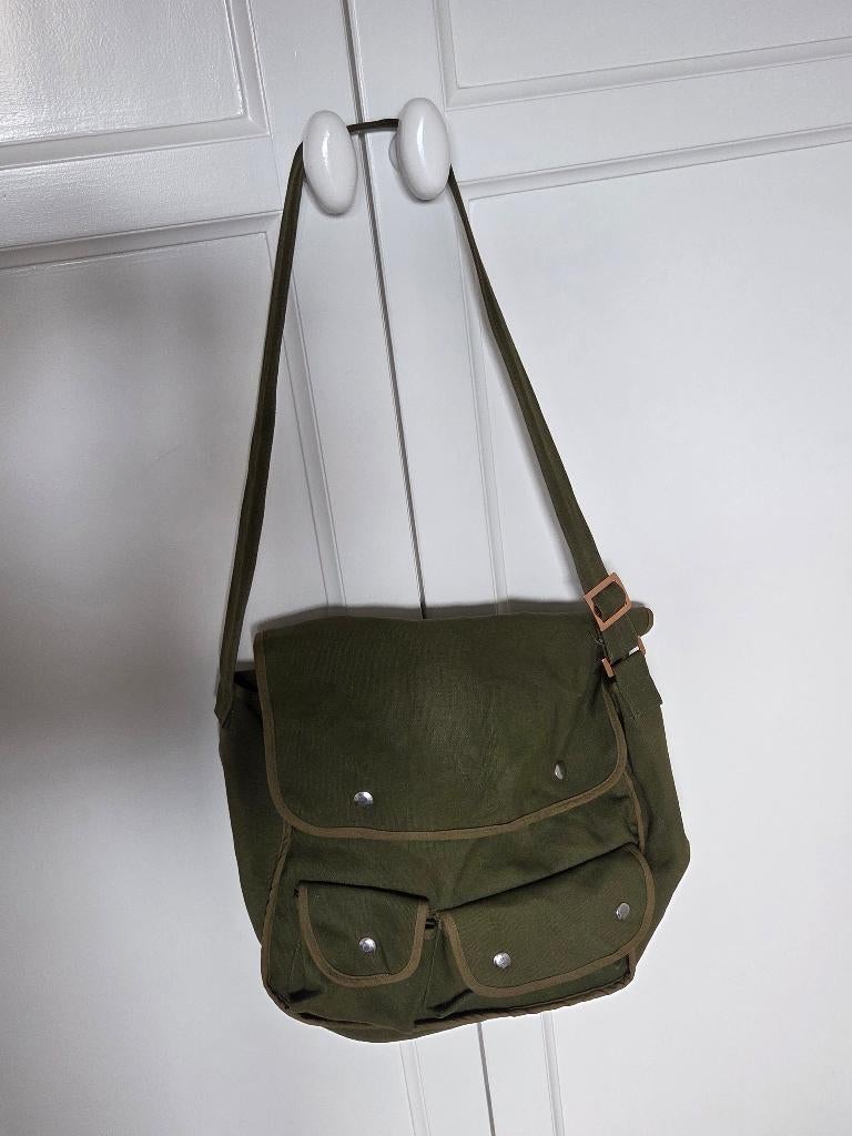 pukkel schoudertas legergroen, Ophalen of Verzenden, Gebruikt, Groen