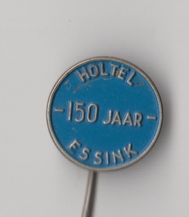 Holtel 150 jaar Essink speldje, Verzamelen, Gebruikt, Niet vindbaar, Niet vindbaar, Speldje of Pin