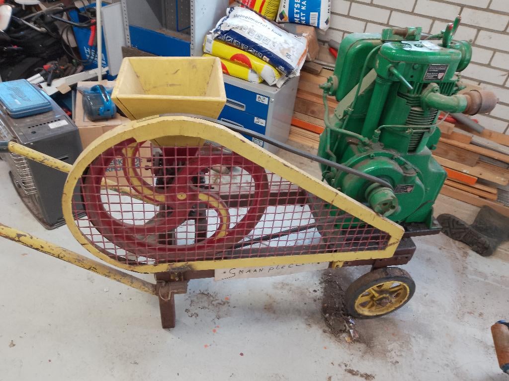 Antieke machinale graanpletter, Ophalen